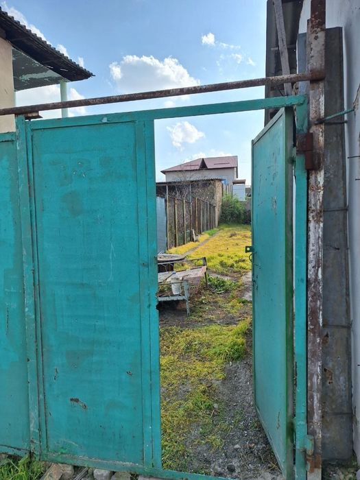 Ortasaroy xam dacha xam ferma sotiladi