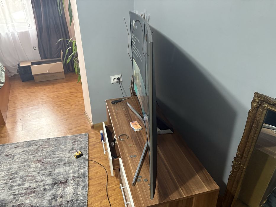 SmartTV Samsung curbat Ultra4k diagonala de 140cm