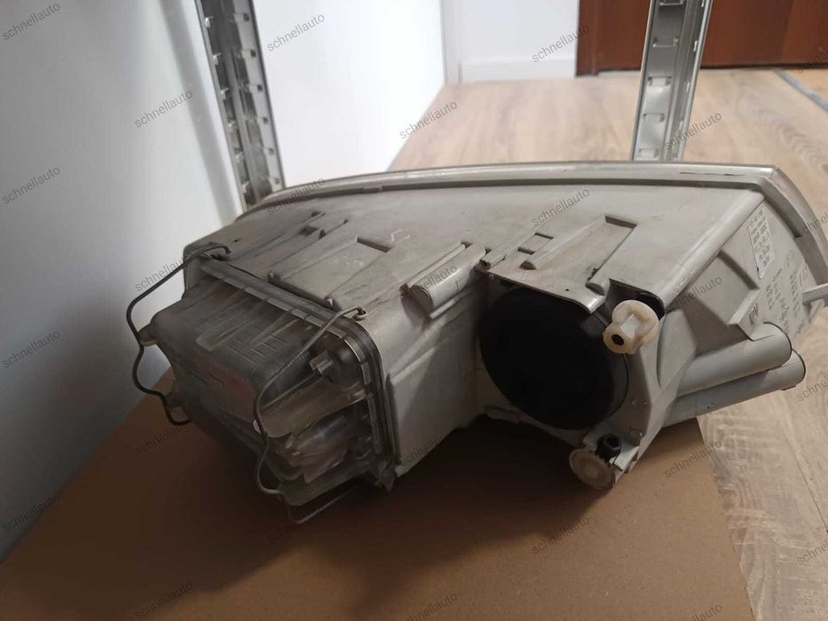 Far dreapta Skoda Octavia 2  / Scout  Xenon