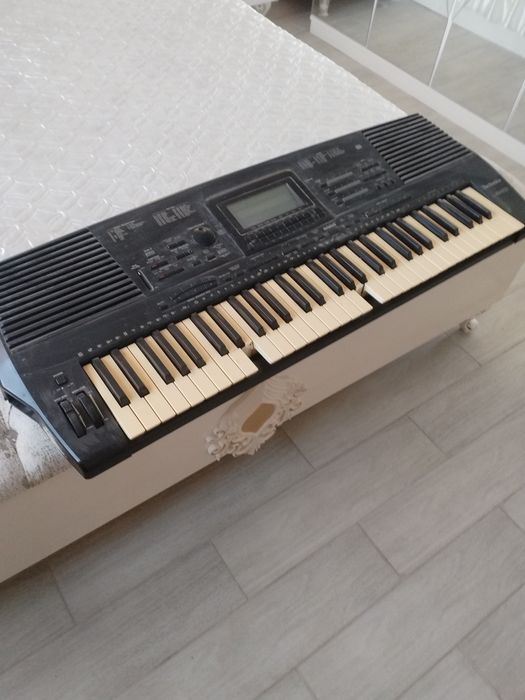 Продава се Клавир Техникс