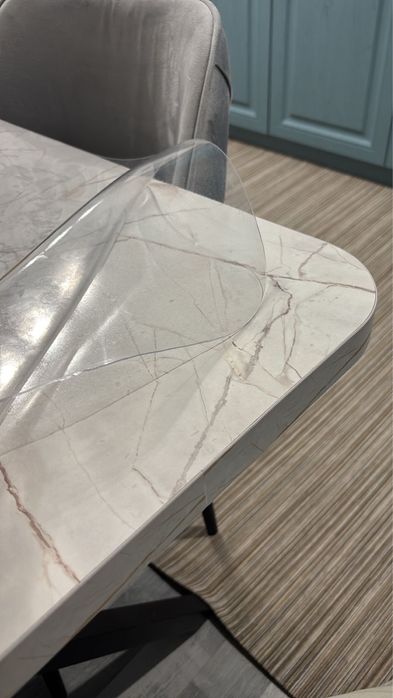 Кухонный стол со стульями