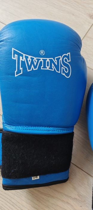 Боксерские перчатки Twins