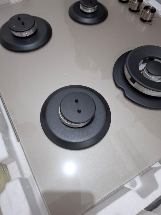 Plită incorporabilă Whirpool,sticlă crem
