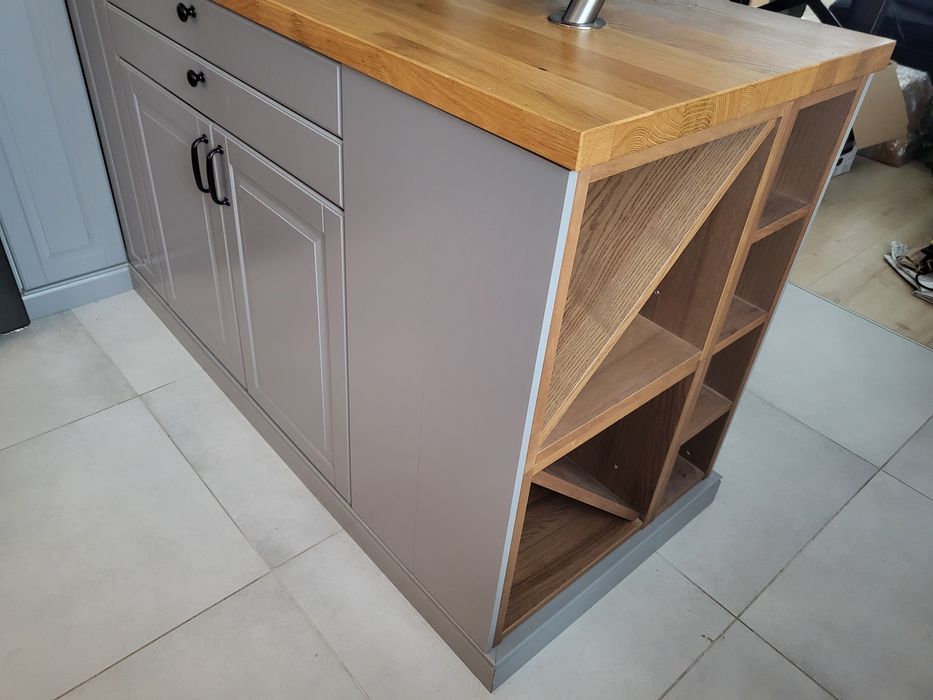 Insulă de bucătărie IKEA METOD / VADHOLMA cu blat KARLBY + 3 scaune INGOLF