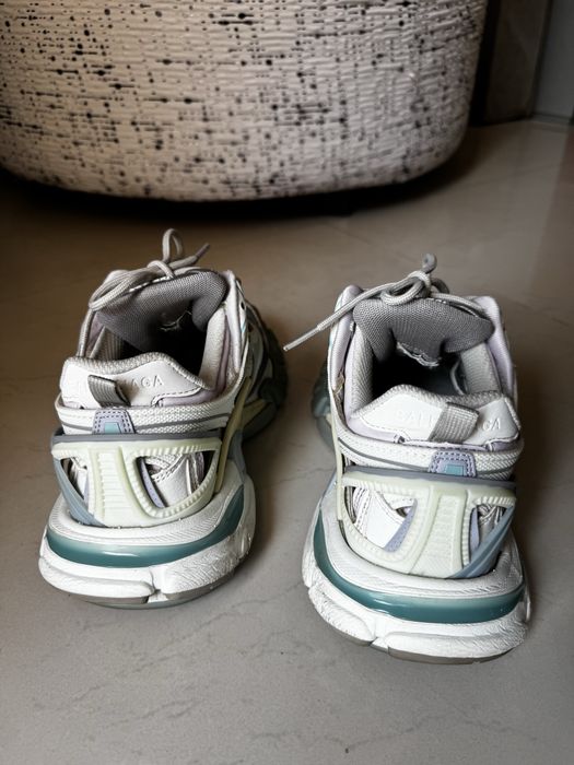 Balenciaga track2