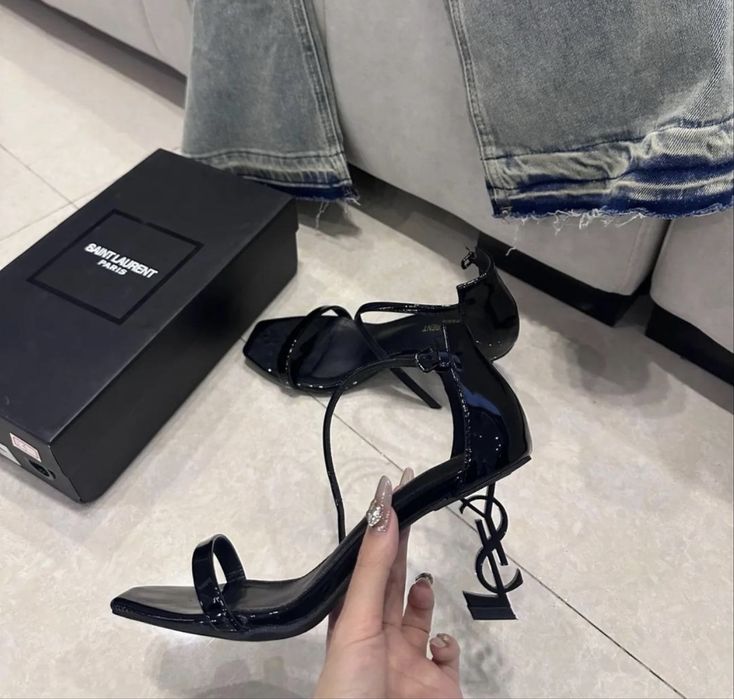 Черные туфли YSL