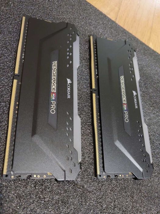 16GB DDR4 3200Mhz CL16 - Corsair Vengance RGB Pro