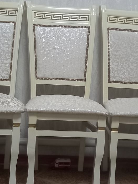 Продам стулья для гостевой.