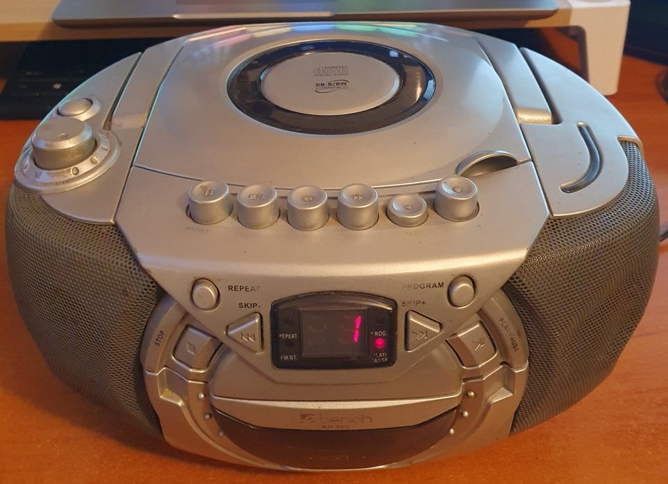 Radio Casetofon/CD Bench