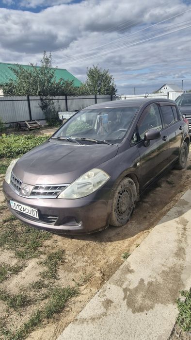 Продам машину ниссан тиида