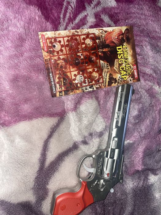 Vand pistol cu capse