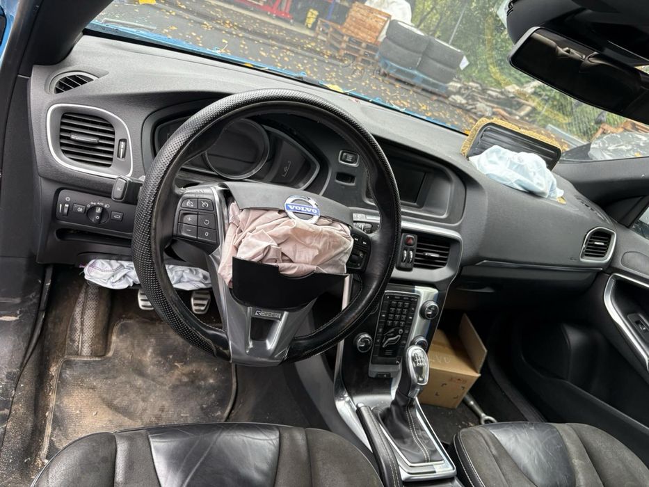 Volvo V40 D3 R-Design НА ЧАСТИ