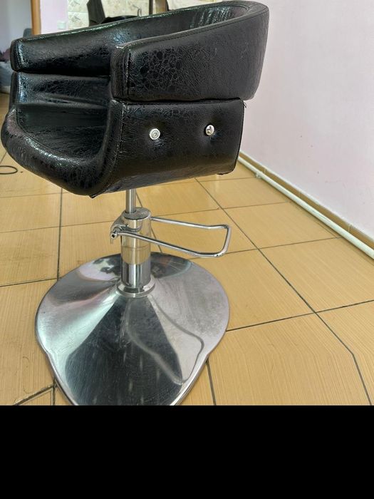 Парикмахерское кресло