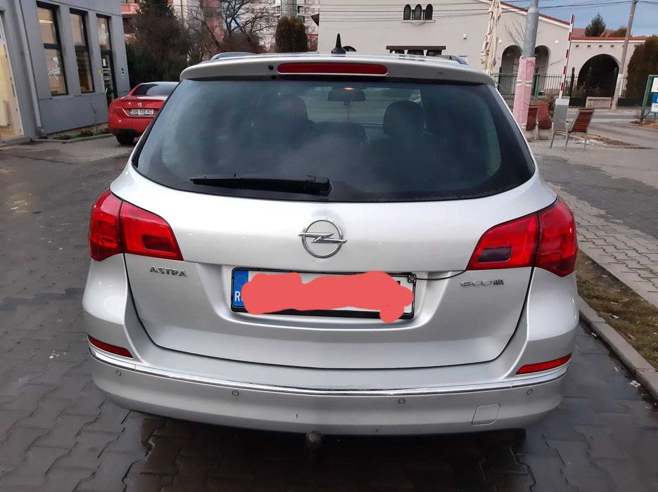 Opel Astra J Sports Tourer – diesel – 2013 – break spatios + carlig