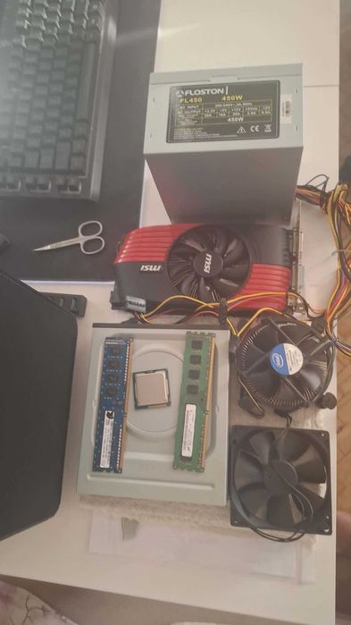 Vand Componente PC 2x 4 GB DDR3 1333 mhz, DVD Writer LG GH22LS50 SATA, Intel Core i5-3470 Processor Cooler, Sursa Floston 450W, MSI GTX 460 1GB GDDR5