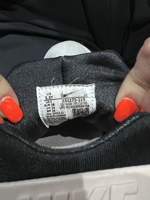 Дамски маратонки NIKE HUARACHE 38н -150 лв