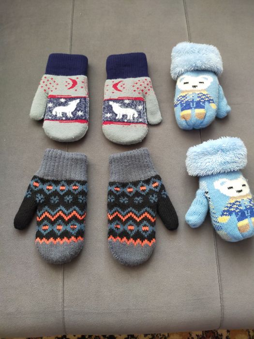 Варежки продам..