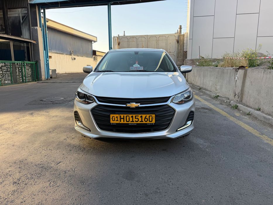 Chevrolet Onix Premier 2023 года.
