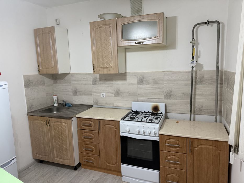 Диван, тумба шкаф, кухоный гарнитур