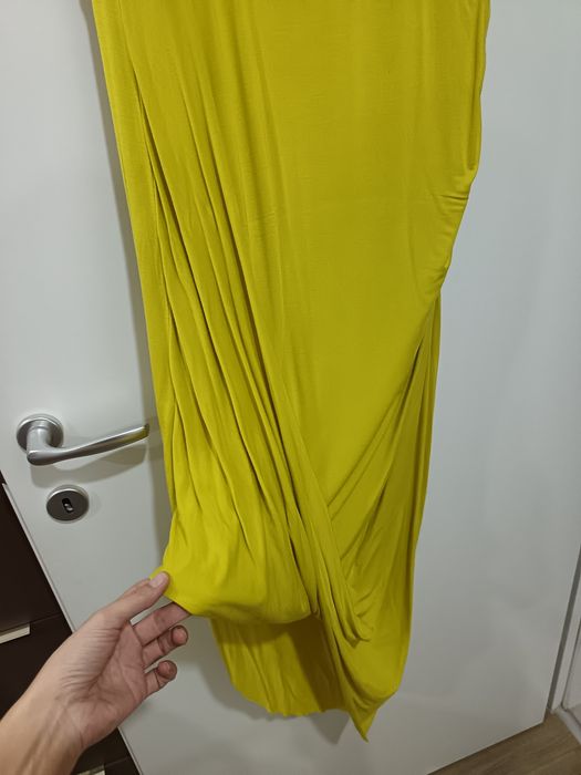 Rochie H&M asimetrica, material fluid, vaporoasa