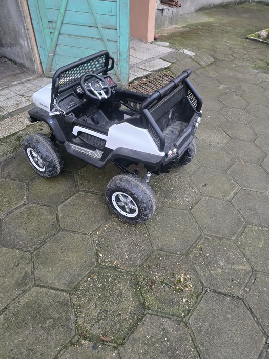 Акумулаторен джип