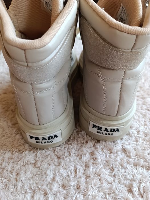 Продавам Боти Prada