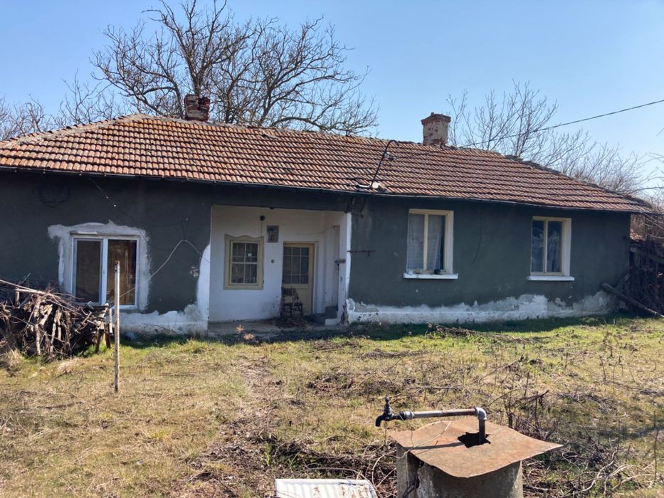 Продава се Етаж от къща в с. Брестовене, Област Разград - 100 кв.м за 102 €/кв.м - Снимка #1