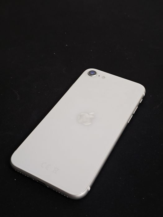 Продам iPhone SE 2020 64GB белый