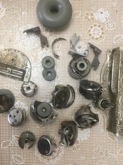 Фурнитура для швейных машинок, челноки разные