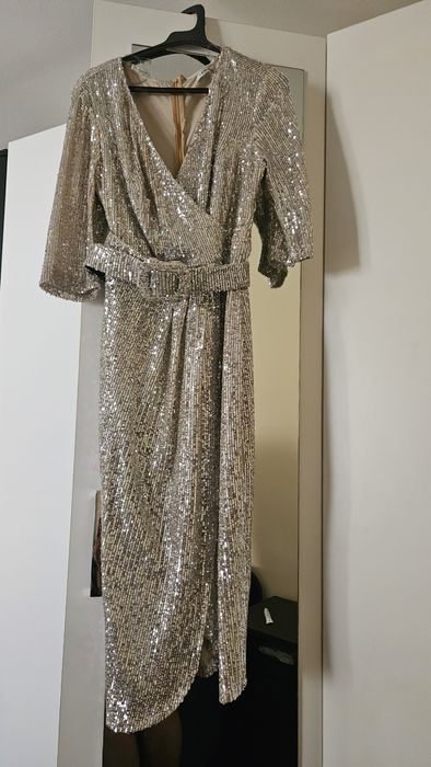 Vand rochii si pantofi