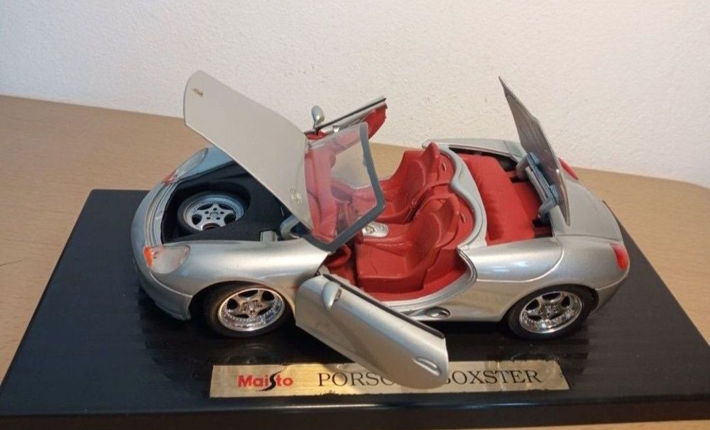 Porsche boxster 1:18
Scara 1:18
Produs de maisto 

Pozele reflectă rea