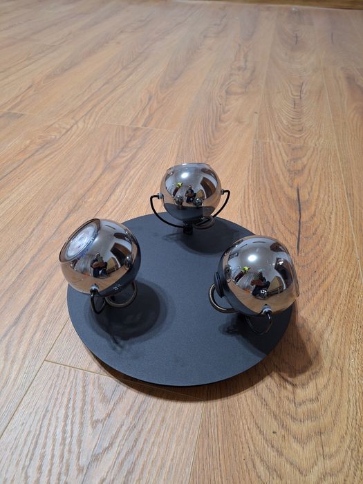 Plafoniera cu trei leduri