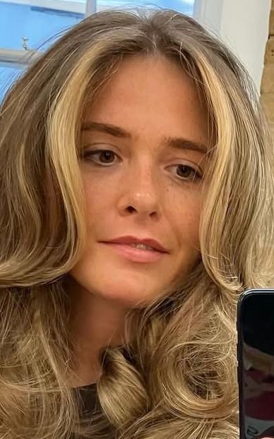 Tunsori & coafuri la domiciliu – Prețuri accesibile, servicii profesio