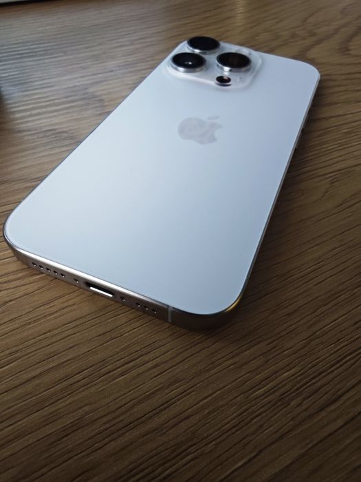 Apple iPhone 15 Pro – 1TB, White Titanium | 86% батерия | Като нов