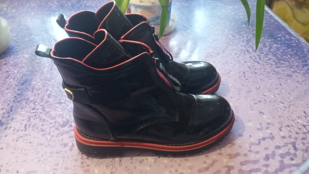 Продам осение ботинки
