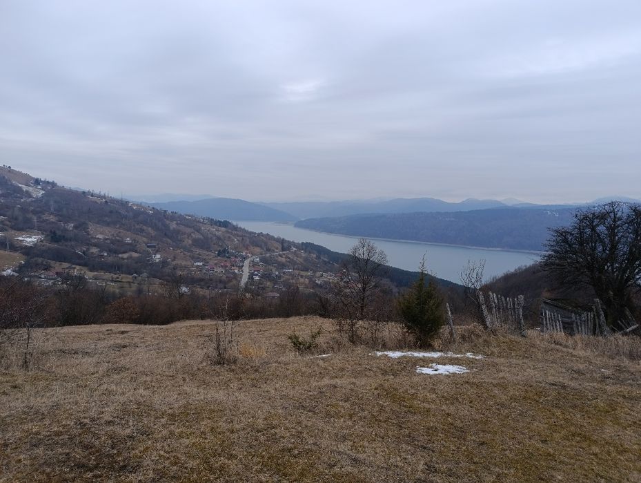 Vând teren la Grozăvești, pe malul lacului Bicaz