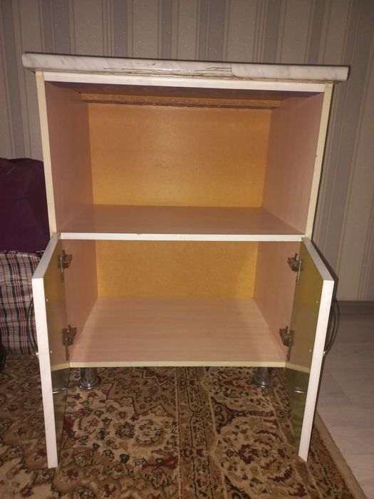 Продам кухонную тумбочку б/у