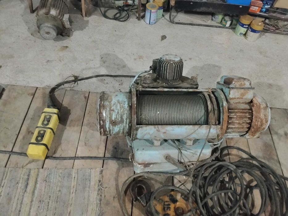 Продавам телфер с джойстик