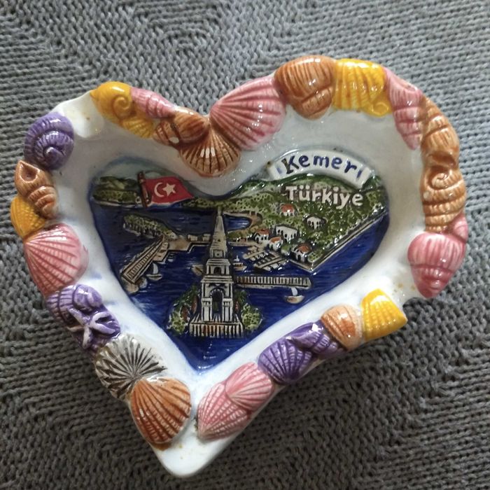 Пепельница новая, сувенирная.