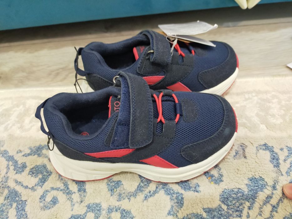 Продаю детский кроссовки