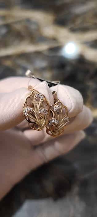 Золотые серьги с фианитами