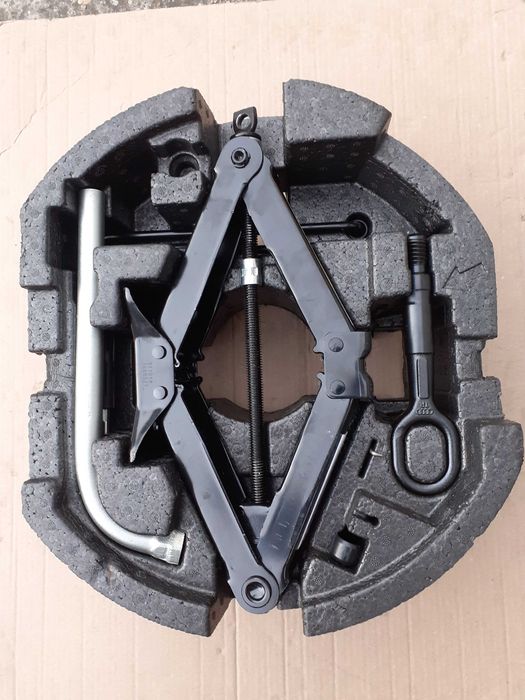 Cric,cheie de roti,cui-tractare VW Passat B8, SKODA Superb, Octavia