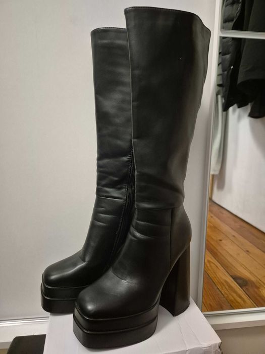 Дамски ботуши на висок ток