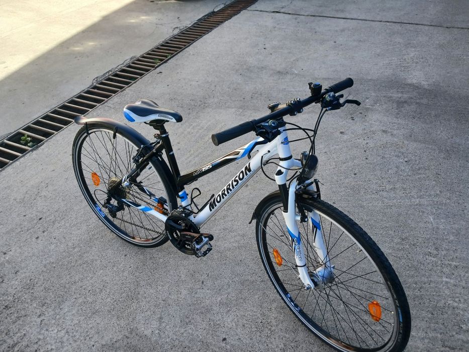 Vând bicicleta din aluminiu pentru damă