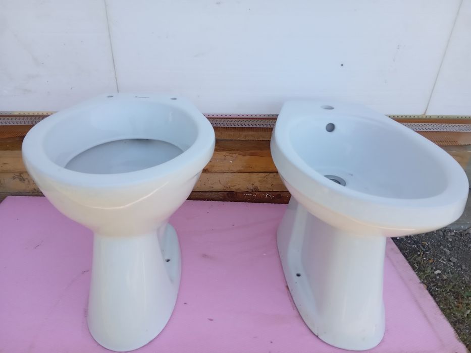 Vas toaleta și bideu