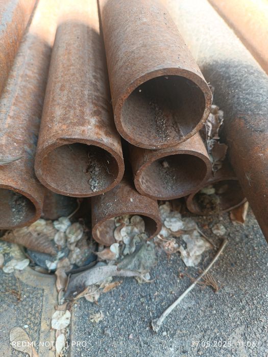 Трубы металл и полипропилен. Ворота.