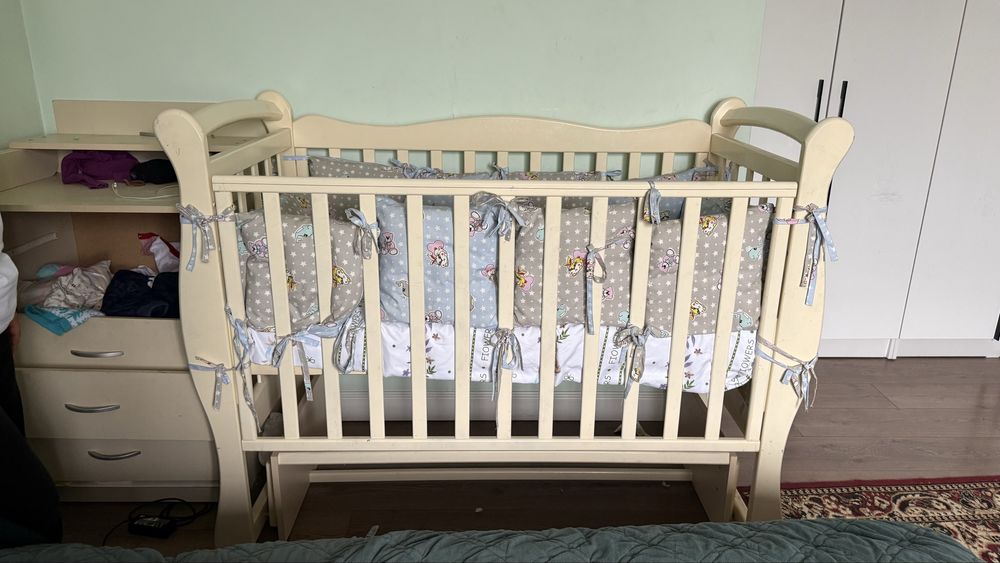 Манеж матрасымен сатылады. Ұқыпты, таза қонданылған.