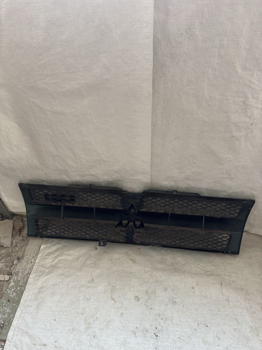 Оригинална решетка Митсубиши Пажеро Mitsubishi Pajero