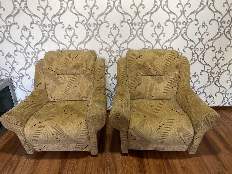 2та кресло сотилади