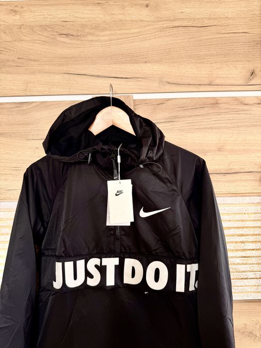 Разкошно яке/ветровка Nike